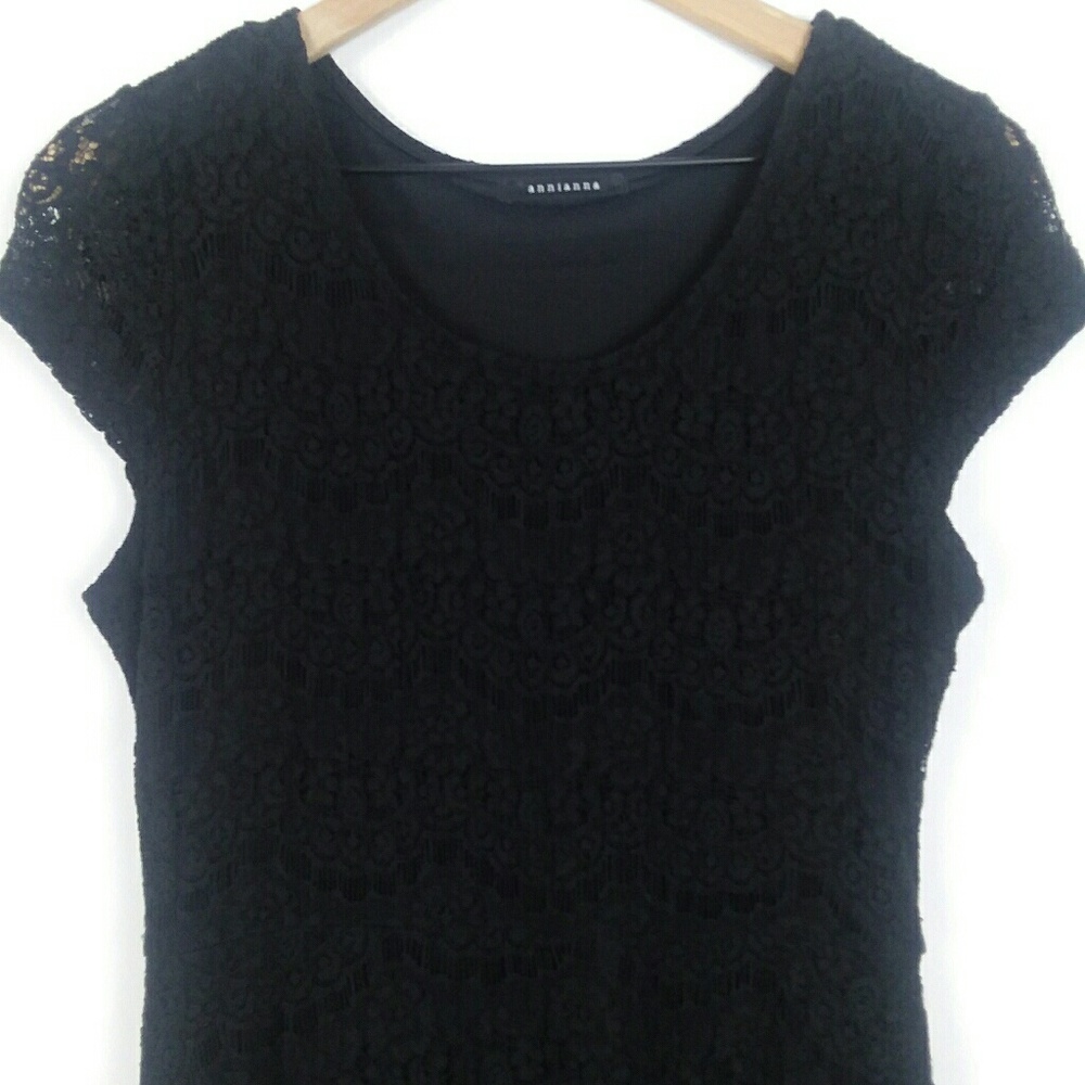 Annianna black lace fit and flare cap sleeve dress - Picture 3 of 8